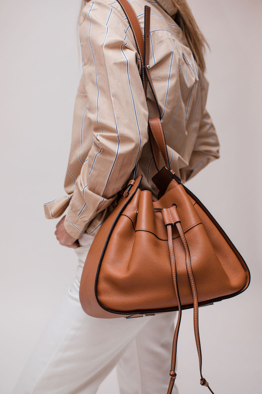 Brown Leather HAMMOCK M Drawstring Bag LOEWE – La Suite