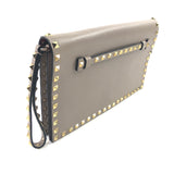 Beige Leather Rockstud Embellished Wristlet Clutch / VALENTINO