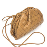 Brown THE POUCH Intrecciato Leather Classic Bag / BOTTEGA VENETA