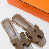 Etoupe ORAN Epsom Leather Sandals / HERMES - Size 37