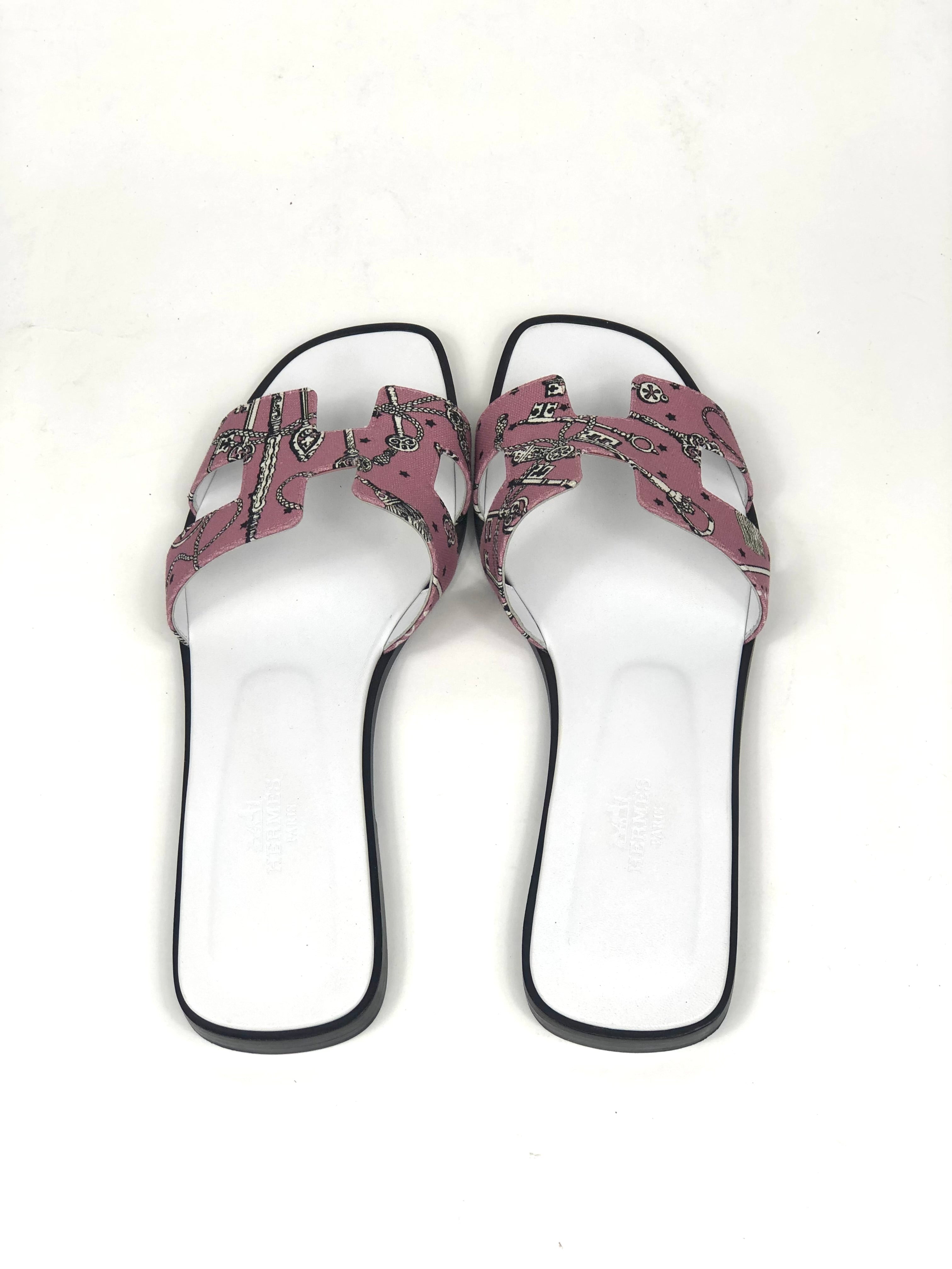 HERMÈS Pink Cotton Canvas Printed Les Cles Bandana Oran Sandals