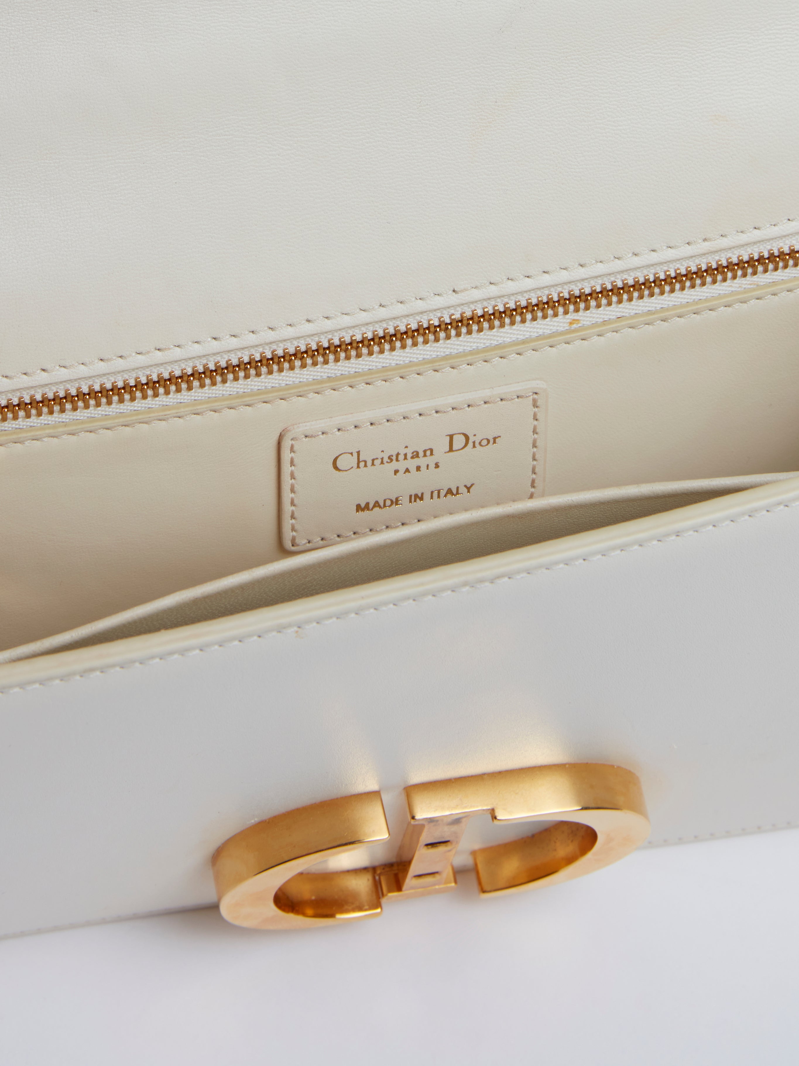 White Latte 30 Montaigne Shoulder Medium Bag DIOR – La Suite